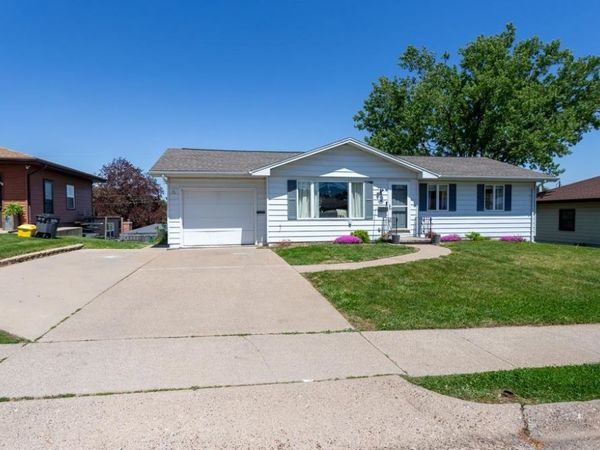 1425 Kane Street, Dubuque, IA 52001