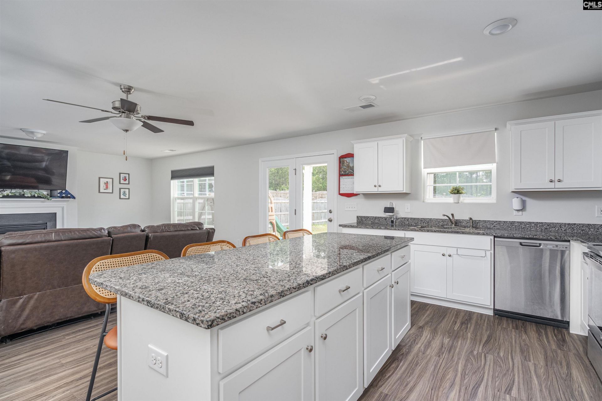 646 Penfolds Way  Photo 5
