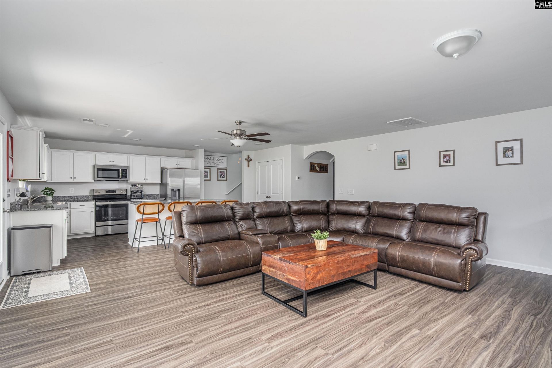 646 Penfolds Way  Photo 6