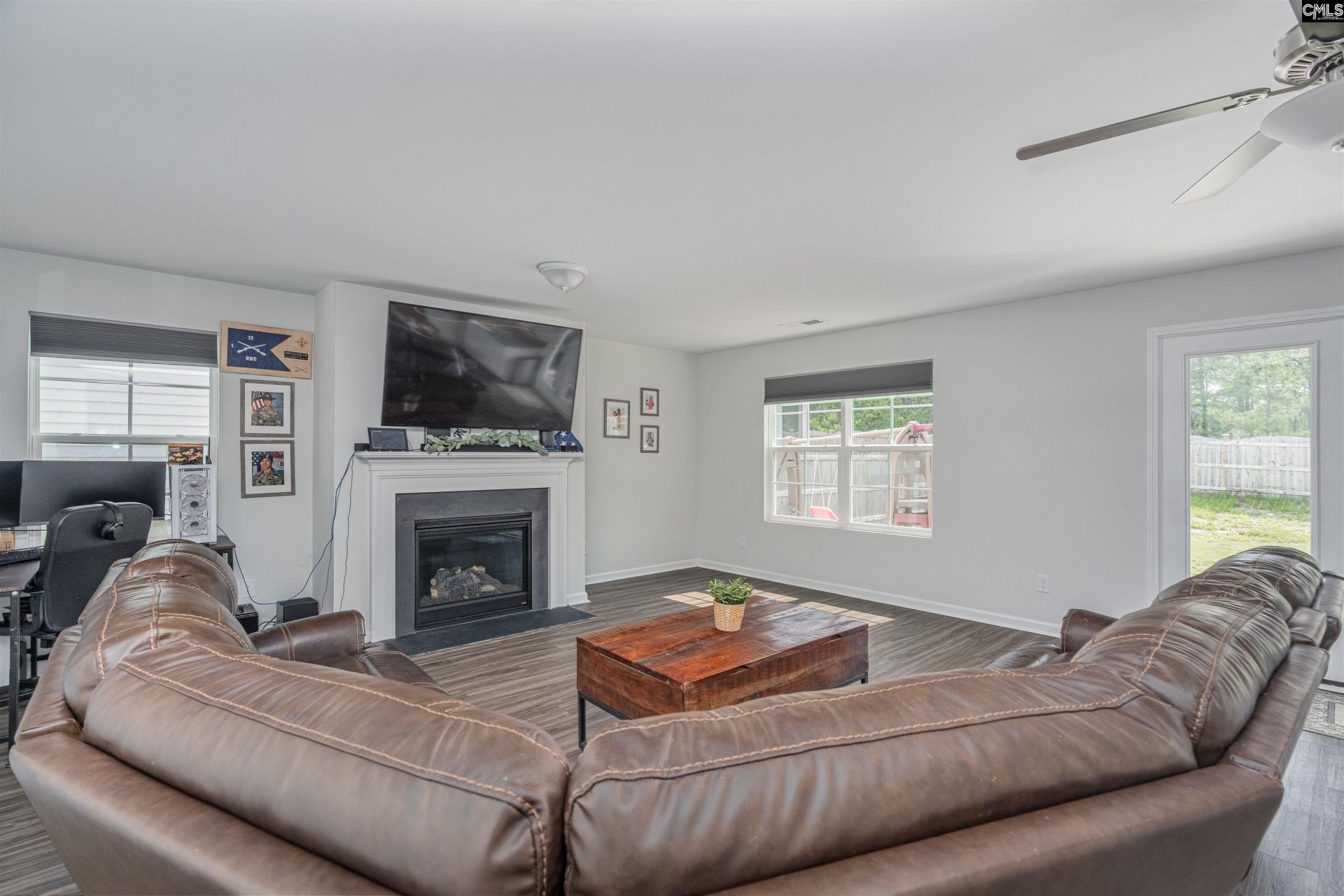 646 Penfolds Way  Photo 7