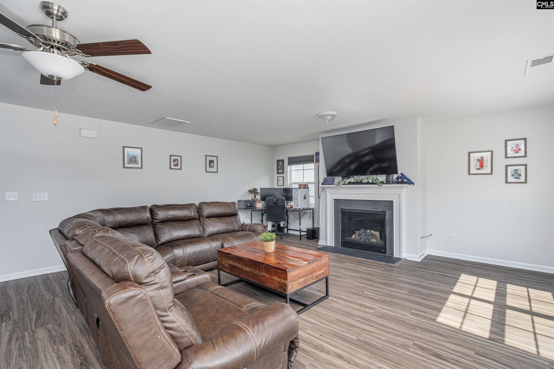 646 Penfolds Way  Photo 8