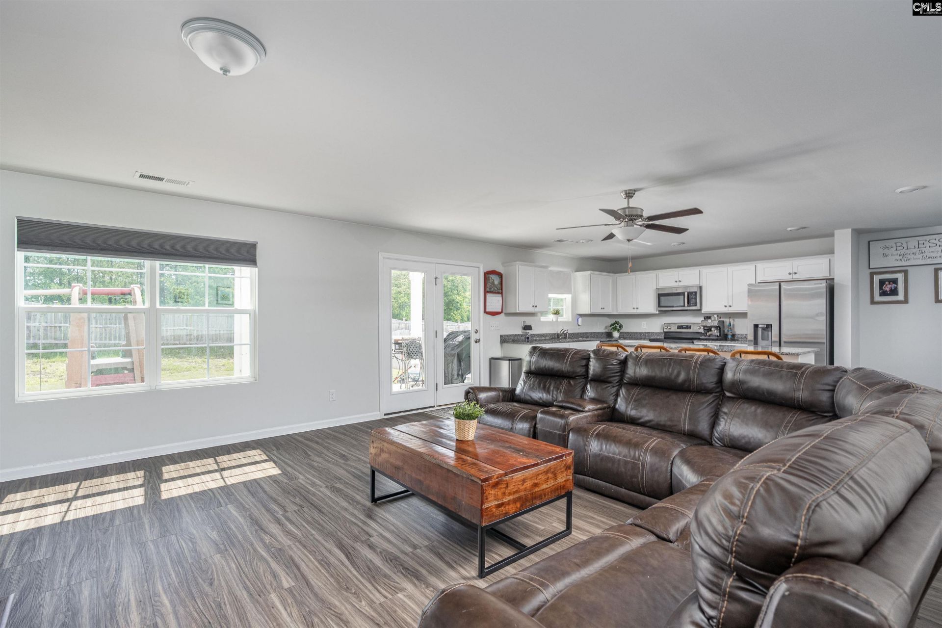 646 Penfolds Way  Photo 9