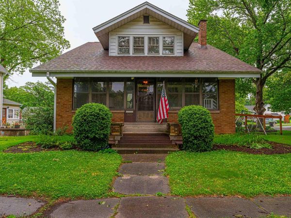 303 N LAFAYETTE Street, Mt Pulaski, IL 62548