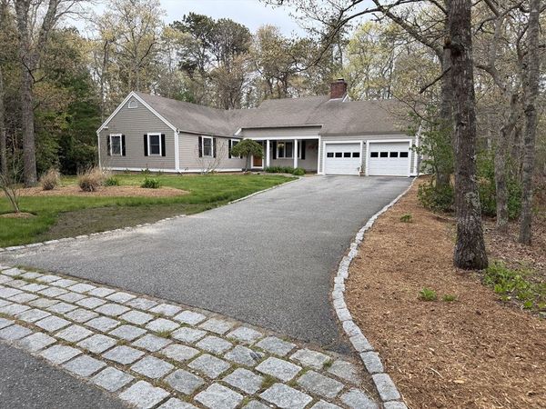 26 The Morgan Cir, Mashpee, MA 02649