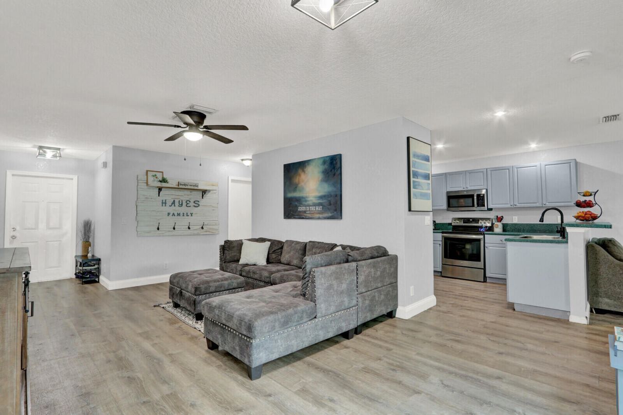 3300 Commodore Court, West Palm Beach, FL 33411 Photo