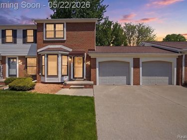 28091 Maple Forest Boulevard W, Harrison Twp, MI 48045