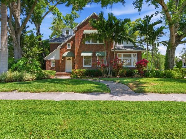 555 18TH AVENUE NE, ST PETERSBURG, FL 33704