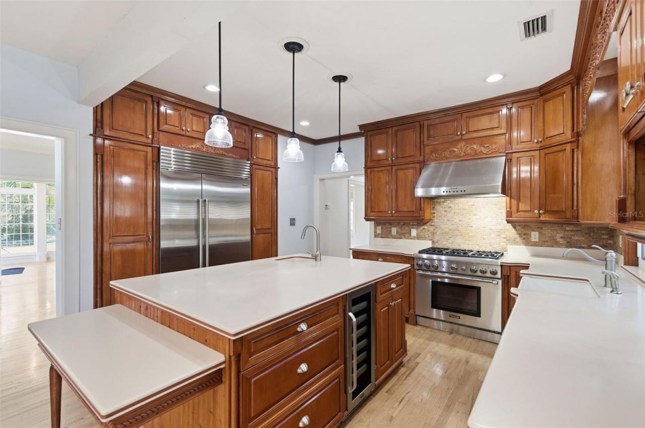 555 18th Avenue Ne, Saint Petersburg, FL 33704 Photo