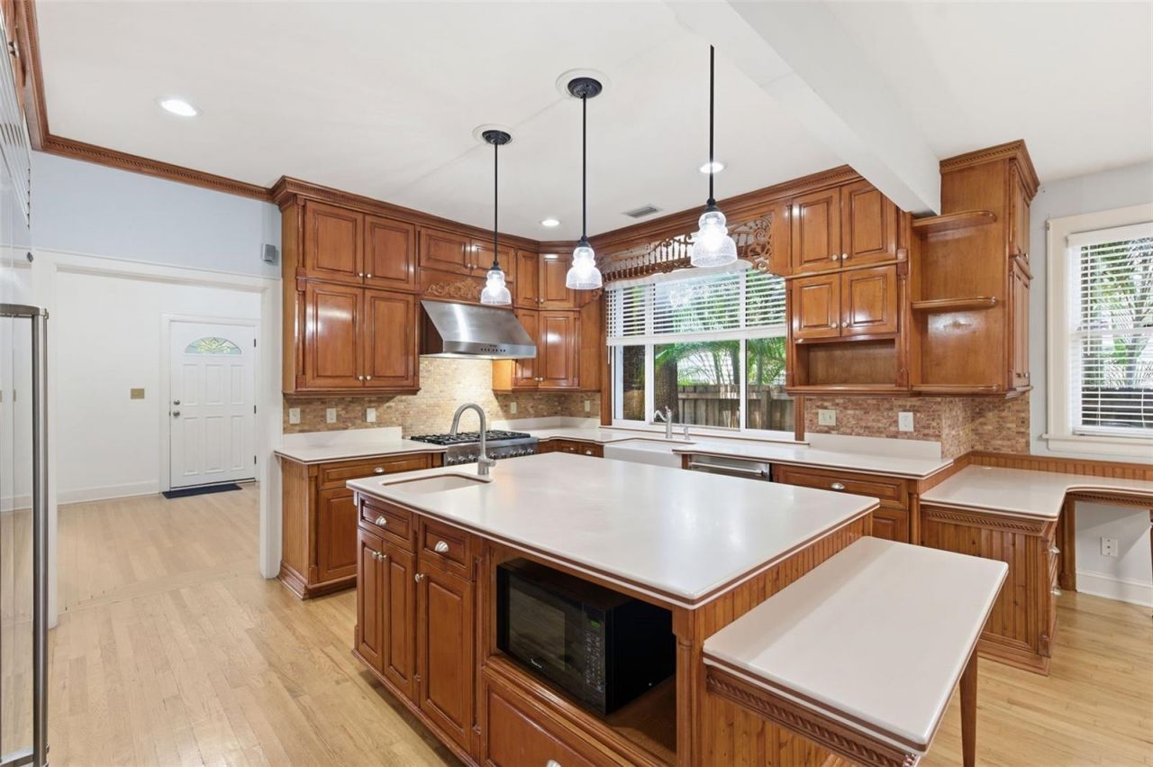 555 18th Avenue Ne, Saint Petersburg, FL 33704 Photo
