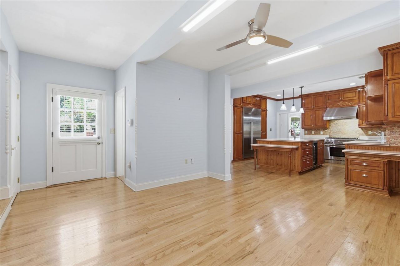 555 18th Avenue Ne, Saint Petersburg, FL 33704 Photo