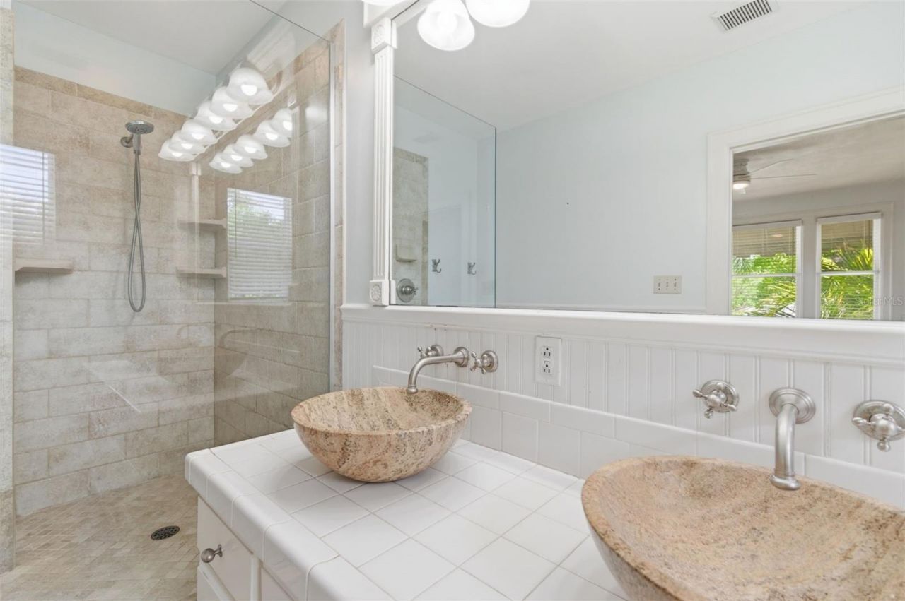 555 18th Avenue Ne, Saint Petersburg, FL 33704 Photo