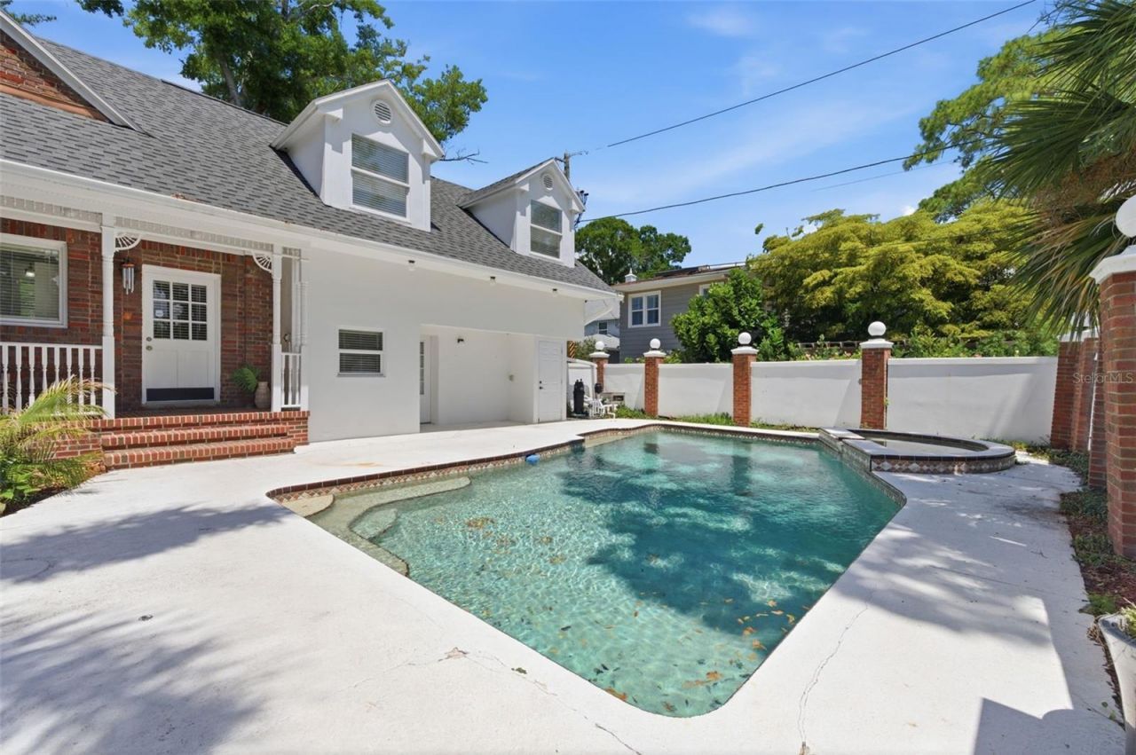555 18th Avenue Ne, Saint Petersburg, FL 33704 Photo