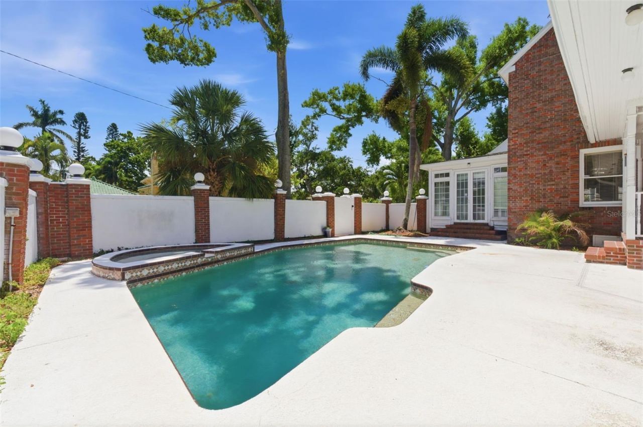 555 18th Avenue Ne, Saint Petersburg, FL 33704 Photo
