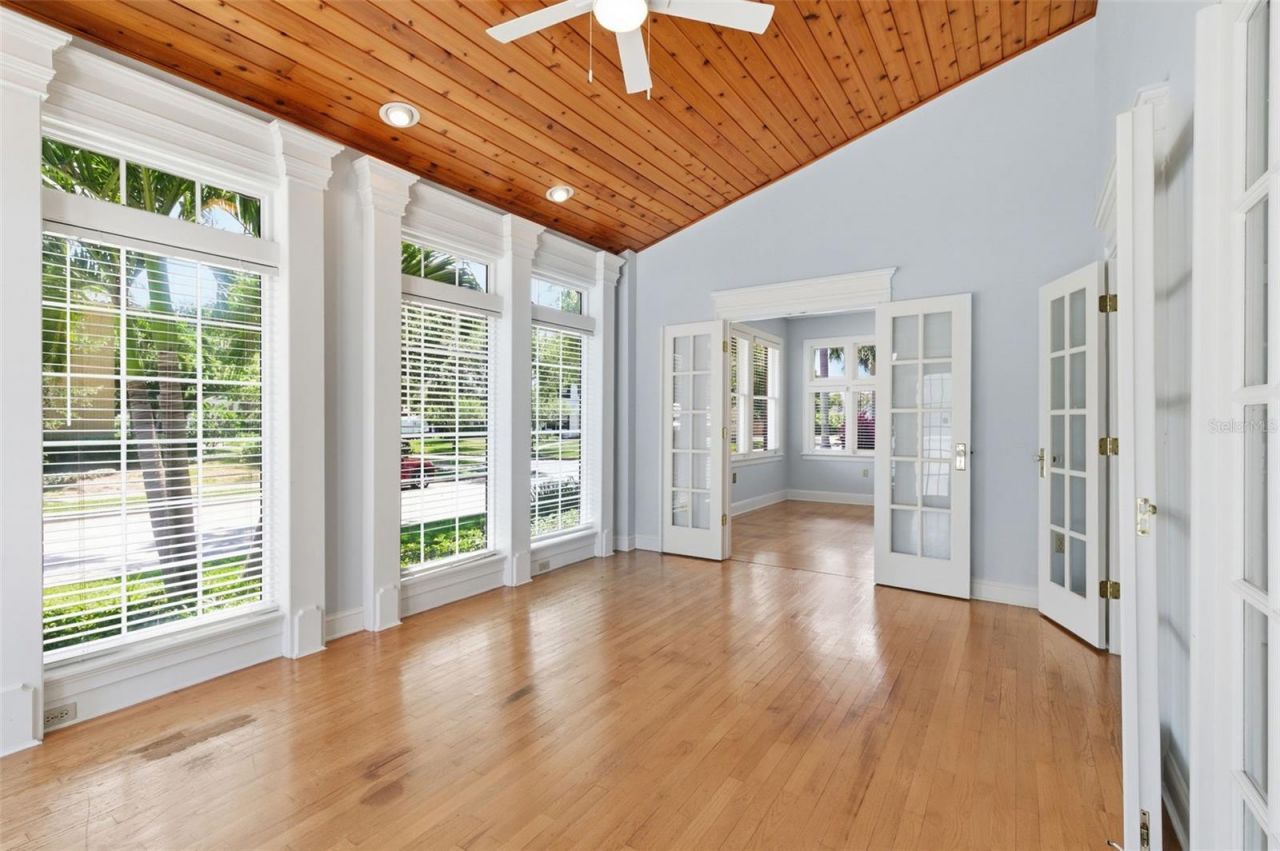 555 18th Avenue Ne, Saint Petersburg, FL 33704 Photo