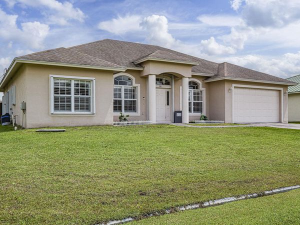 581 SW Grove Avenue, Port St. Lucie, FL 34983
