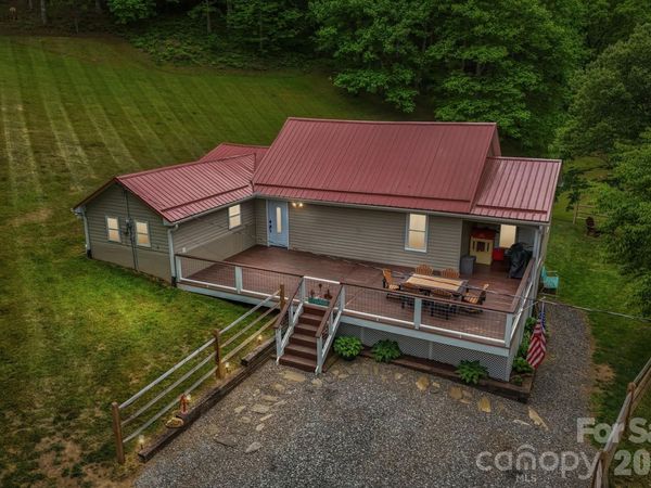302 Battle Creek Drive , Green Mountain, NC 28740