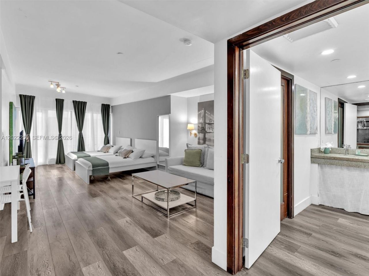 1052 Ocean Dr , Unit C203, Miami Beach, FL 33139 Photo