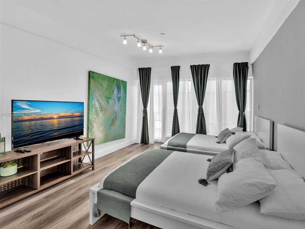 1052 Ocean Dr , Unit C203, Miami Beach, FL 33139 Photo