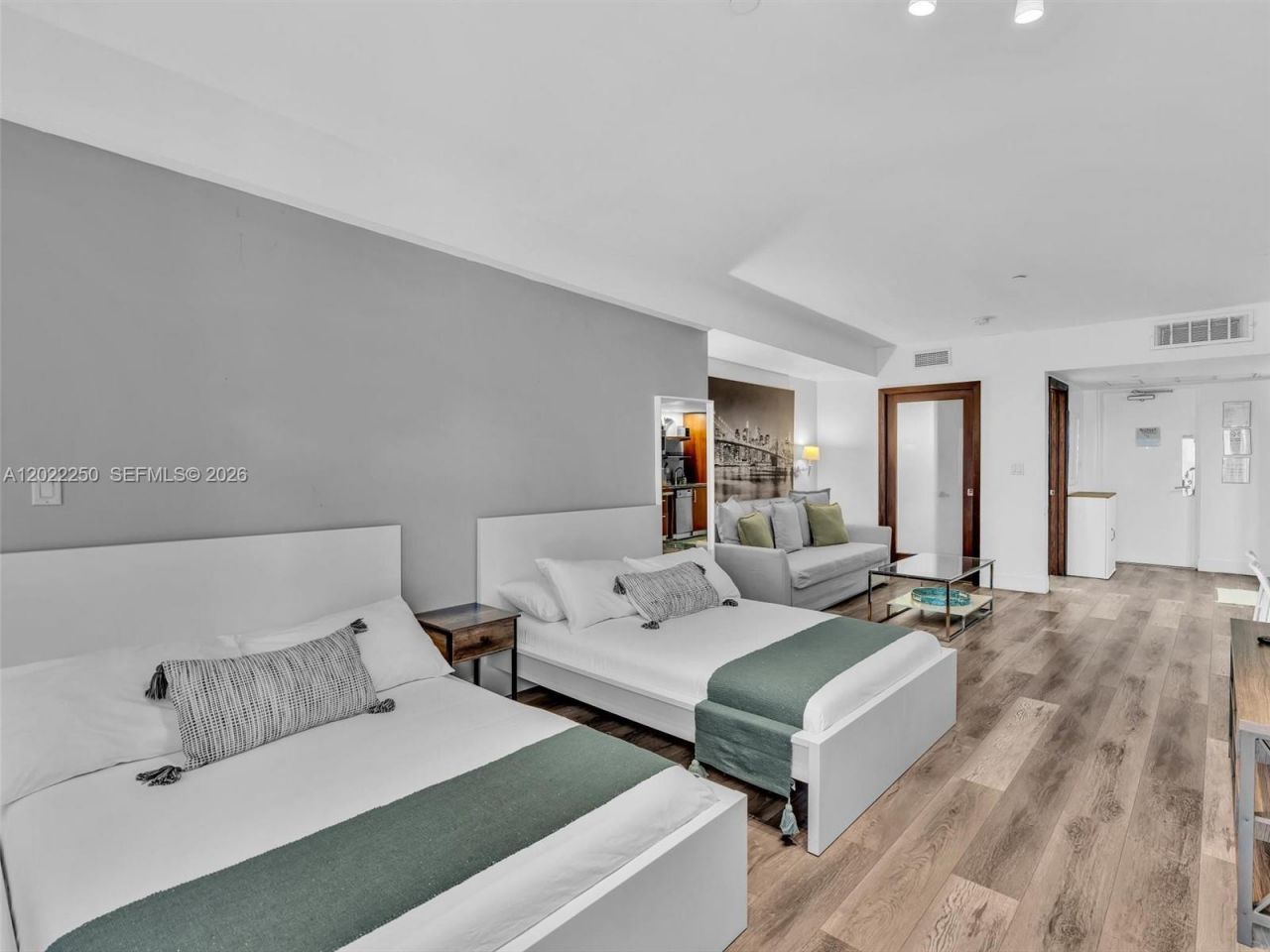 1052 Ocean Dr , Unit C203, Miami Beach, FL 33139 Photo