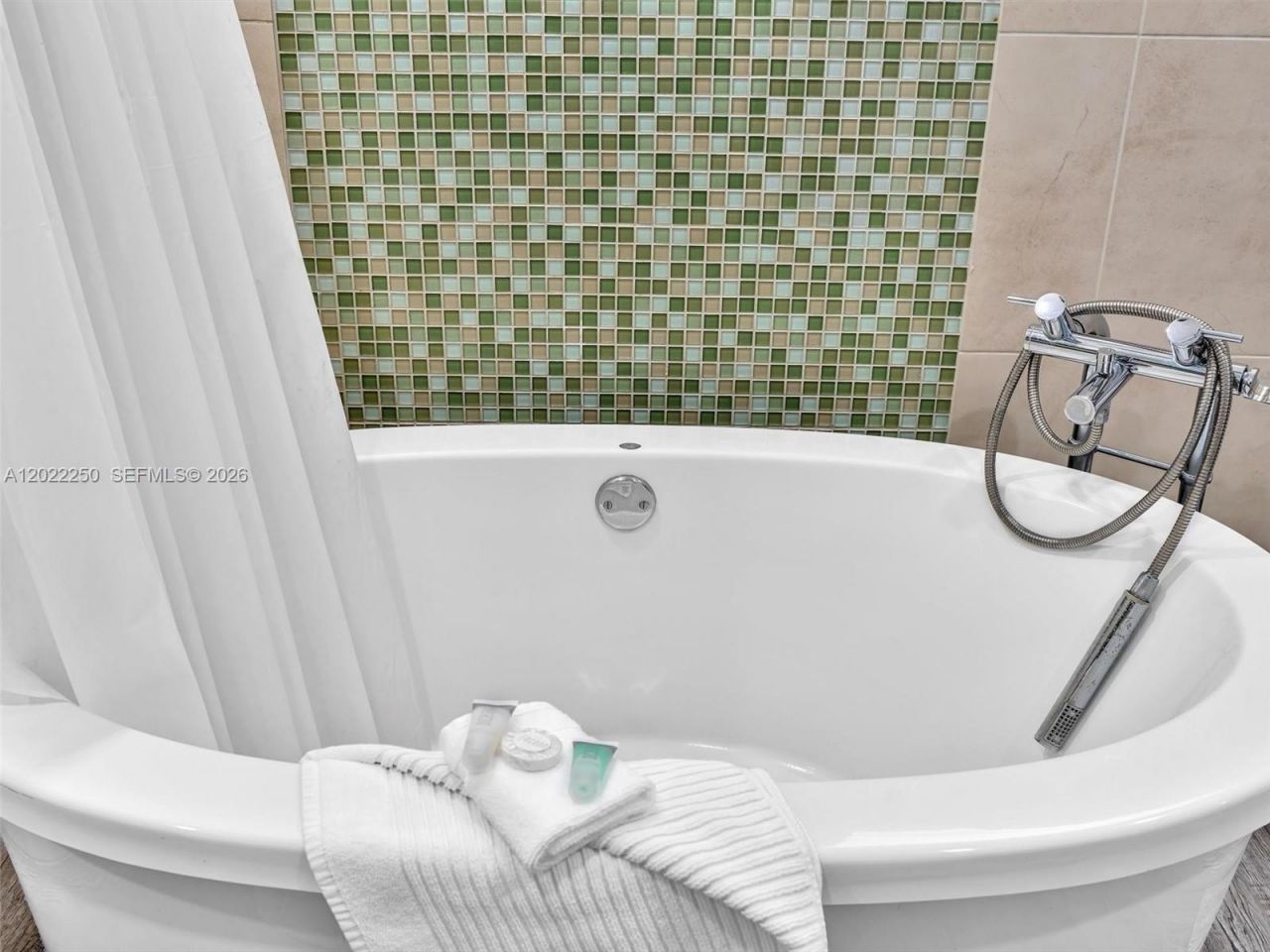 1052 Ocean Dr , Unit C203, Miami Beach, FL 33139 Photo