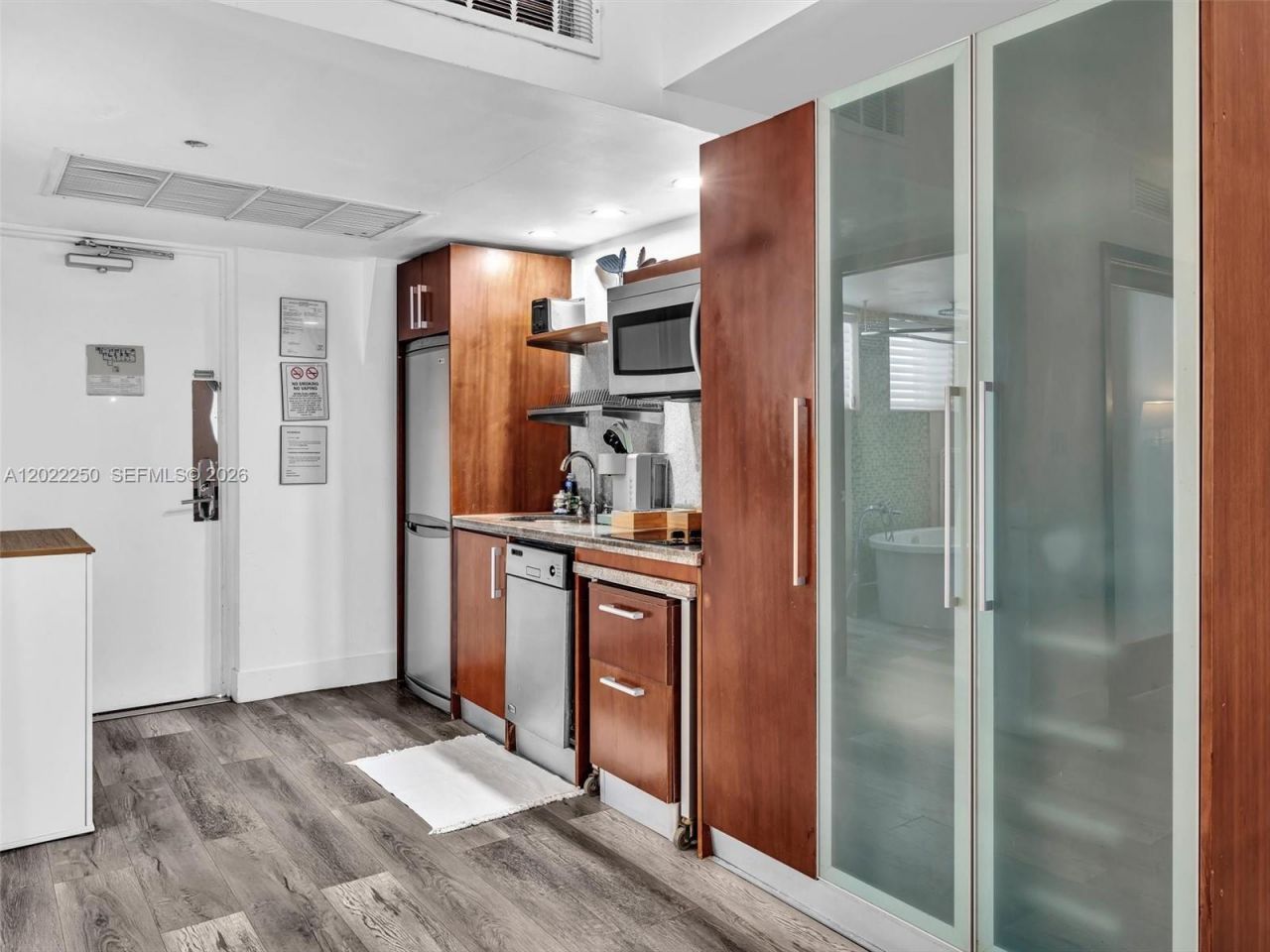 1052 Ocean Dr , Unit C203, Miami Beach, FL 33139 Photo