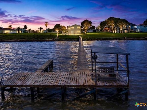 1838 W Bayshore Drive, Palacios, TX 77465