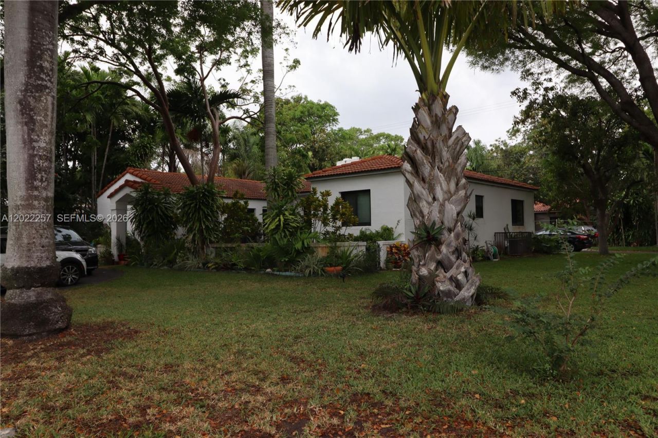 471 NE 53rd St , Miami, FL 33137 Photo