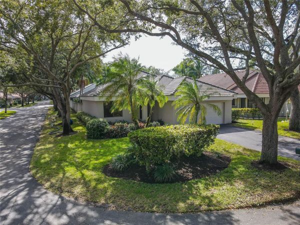 1867 NW 99th Avenue, Plantation, FL 33322