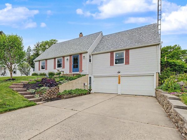 1334 S Blackhawk Avenue, FREEPORT, IL 61032
