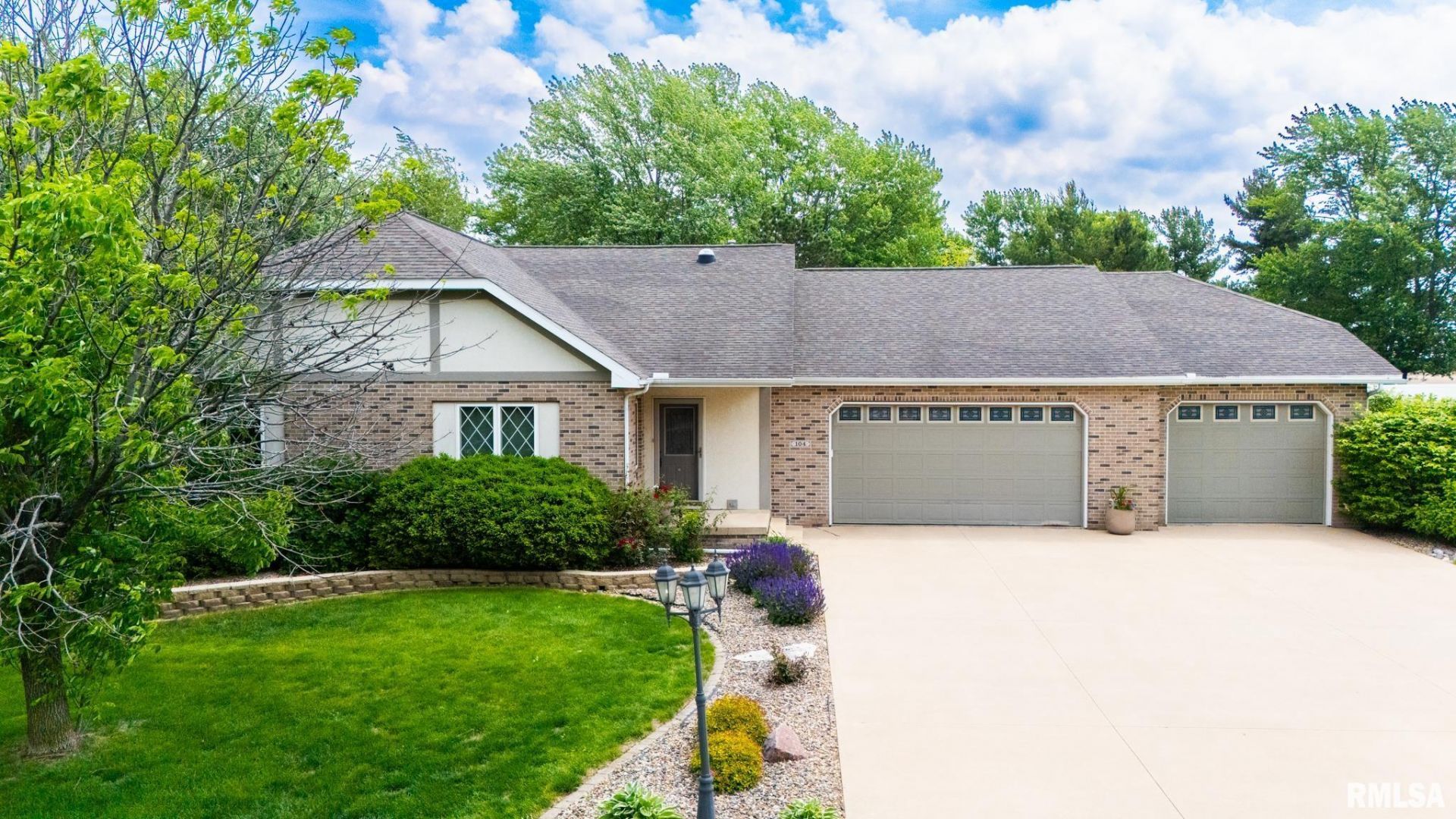 104 Conaghan Drive, Groveland, IL 61535 Main Photo