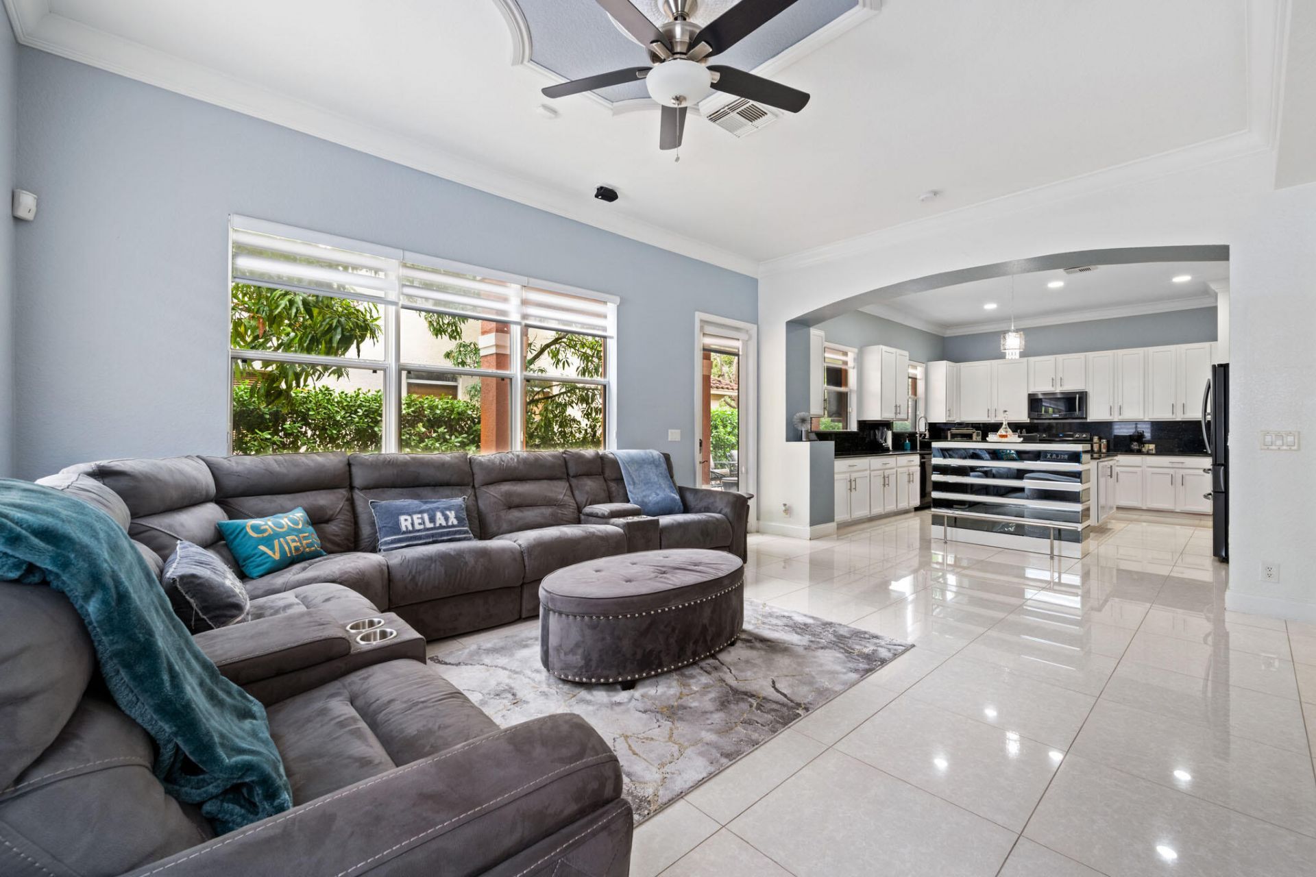 658 Cresta Circle, West Palm Beach, FL 33413 Photo