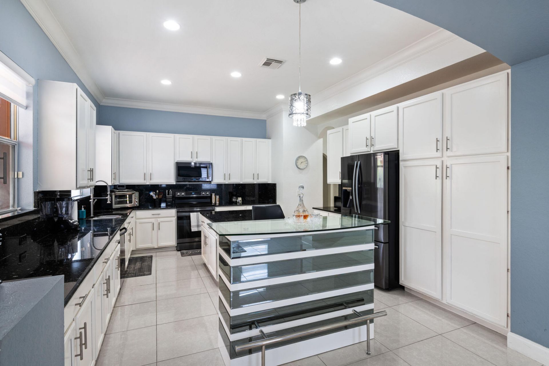 658 Cresta Circle, West Palm Beach, FL 33413 Photo
