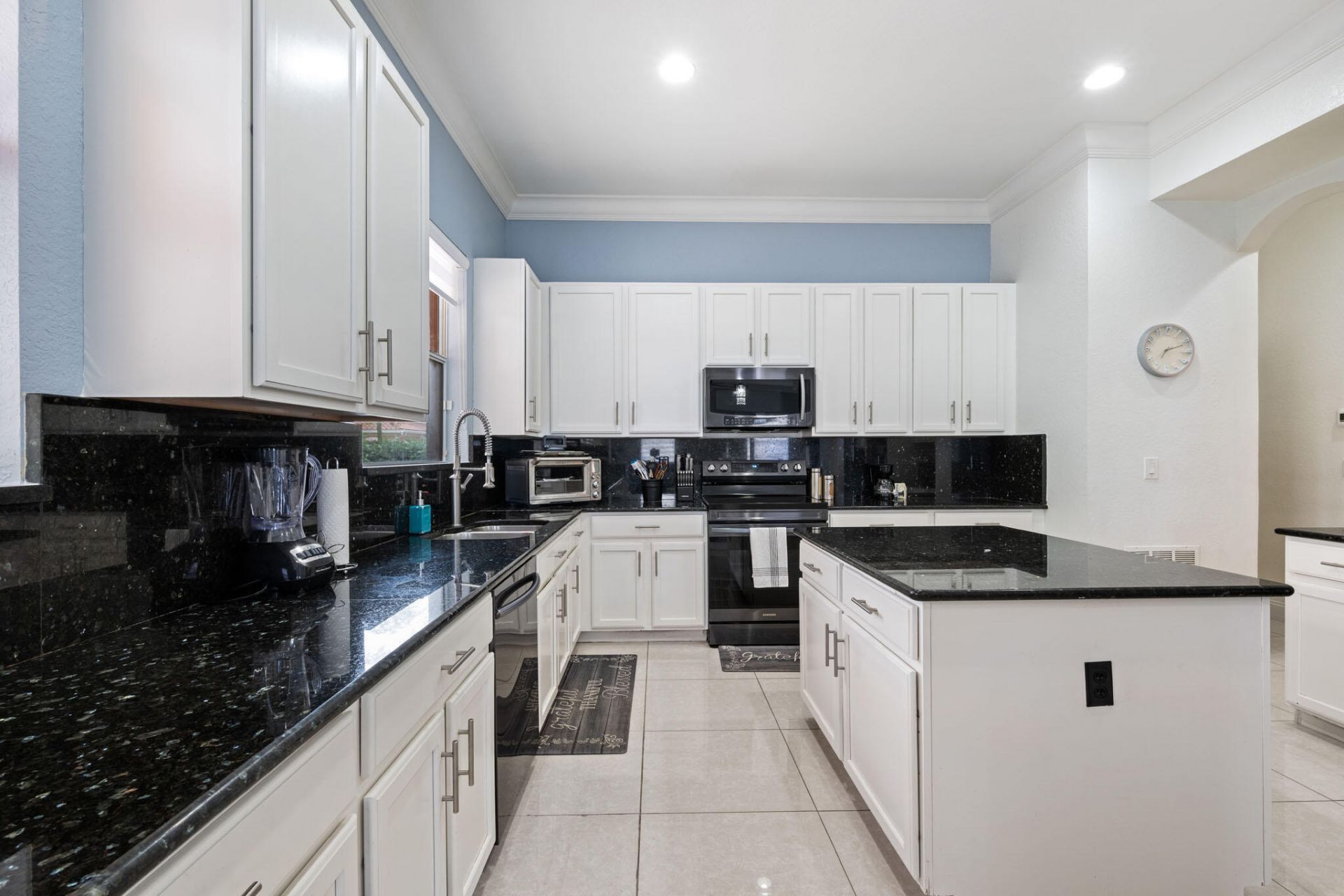 658 Cresta Circle, West Palm Beach, FL 33413 Photo