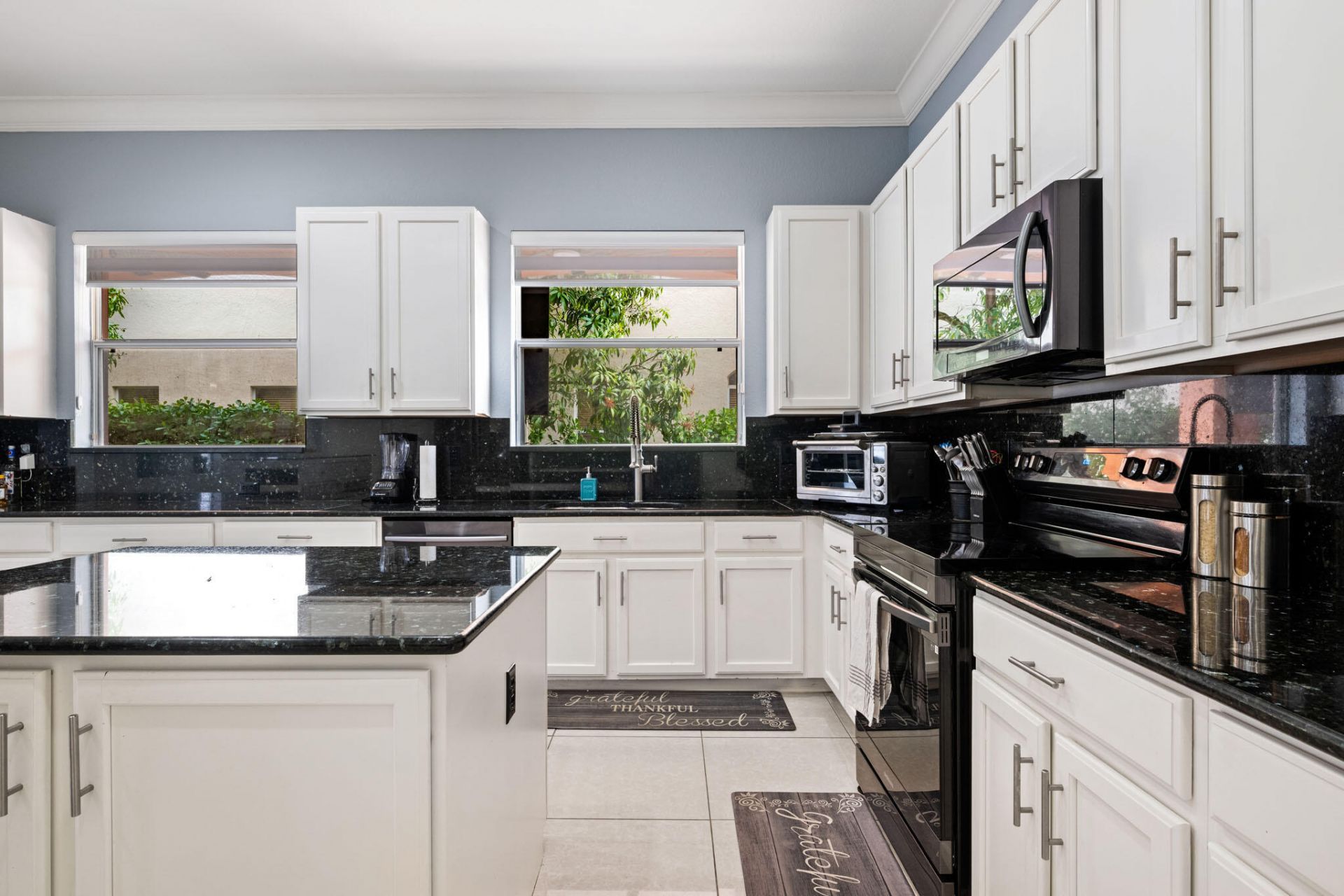 658 Cresta Circle, West Palm Beach, FL 33413 Photo