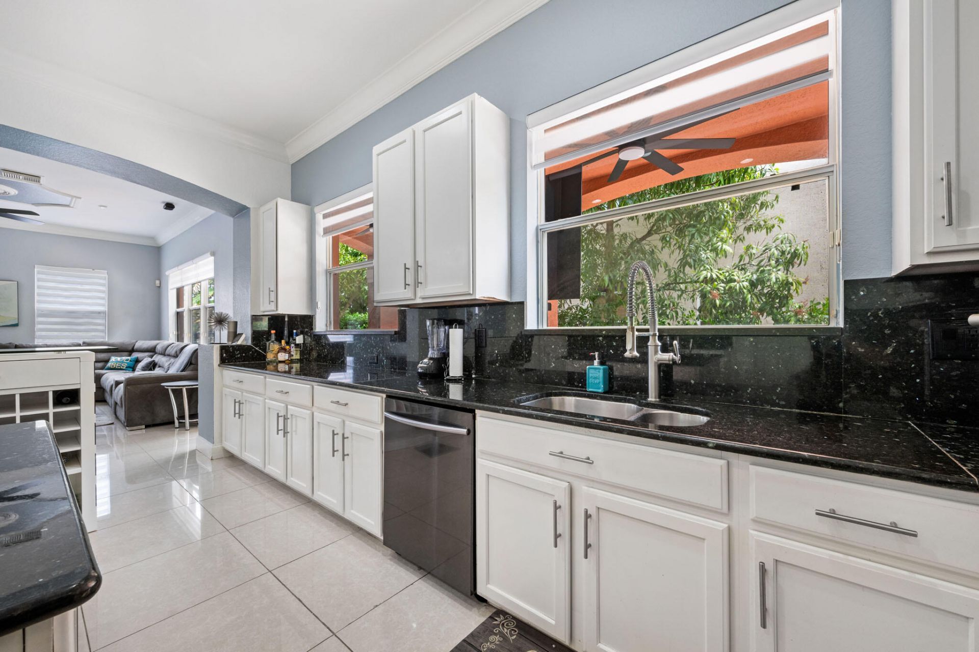 658 Cresta Circle, West Palm Beach, FL 33413 Photo
