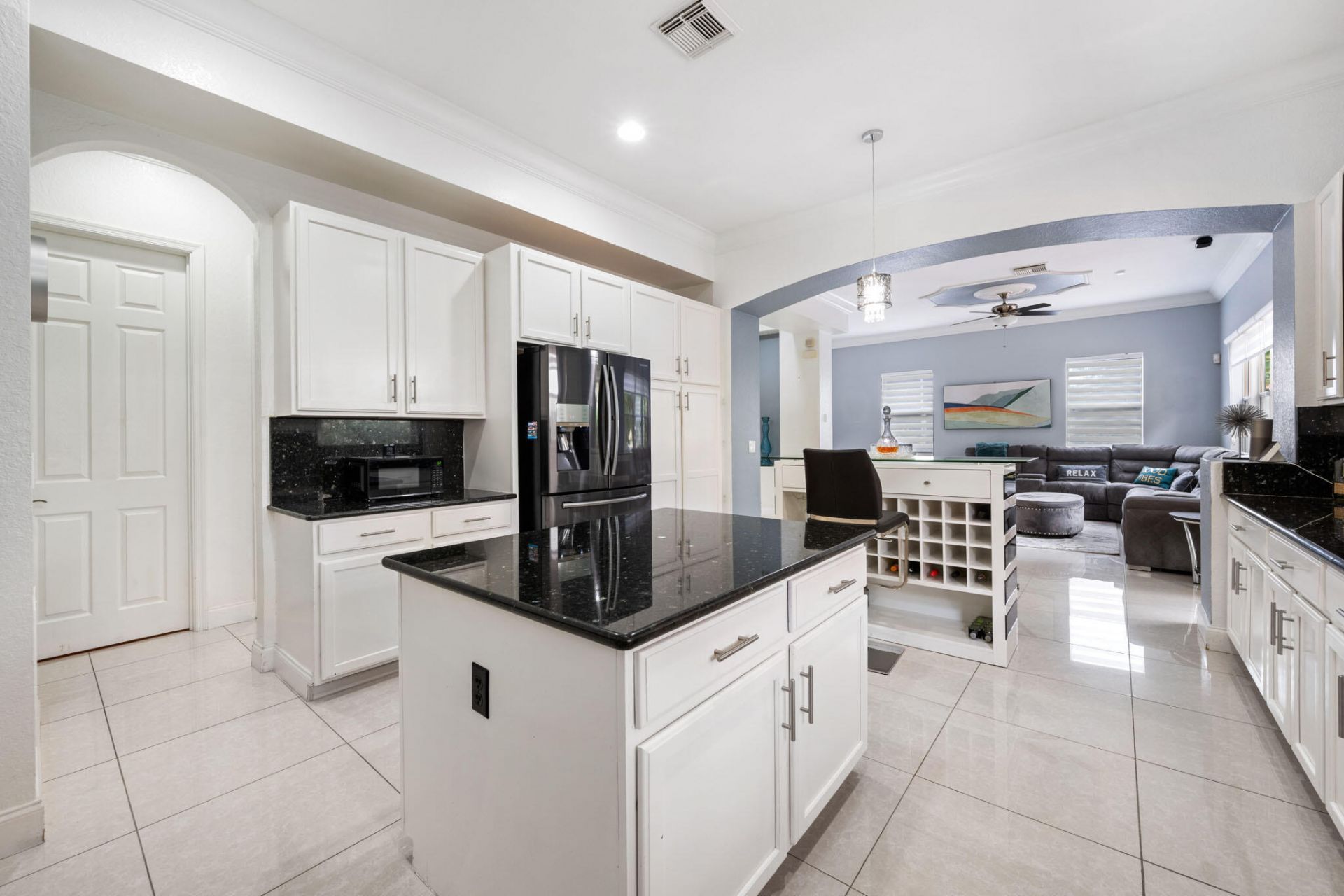 658 Cresta Circle, West Palm Beach, FL 33413 Photo