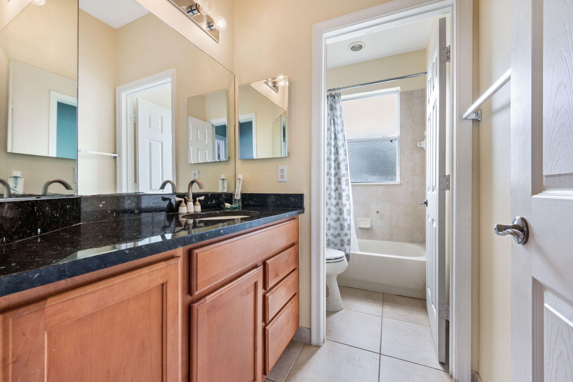 658 Cresta Circle, West Palm Beach, FL 33413 Photo