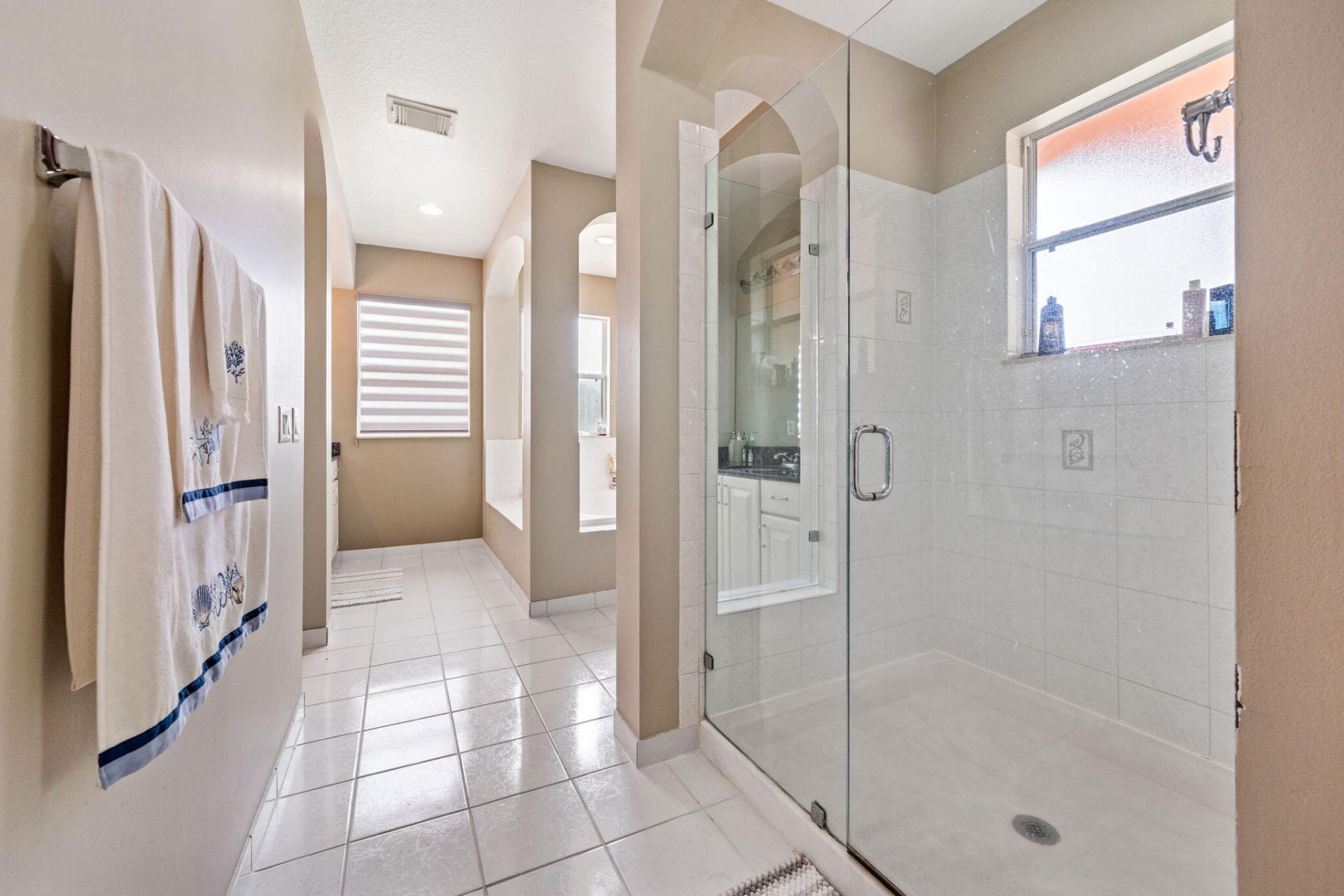 658 Cresta Circle, West Palm Beach, FL 33413 Photo
