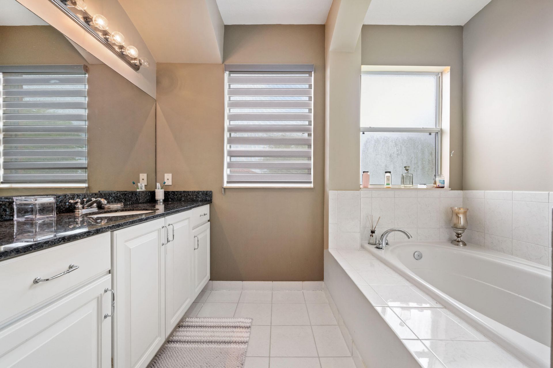 658 Cresta Circle, West Palm Beach, FL 33413 Photo