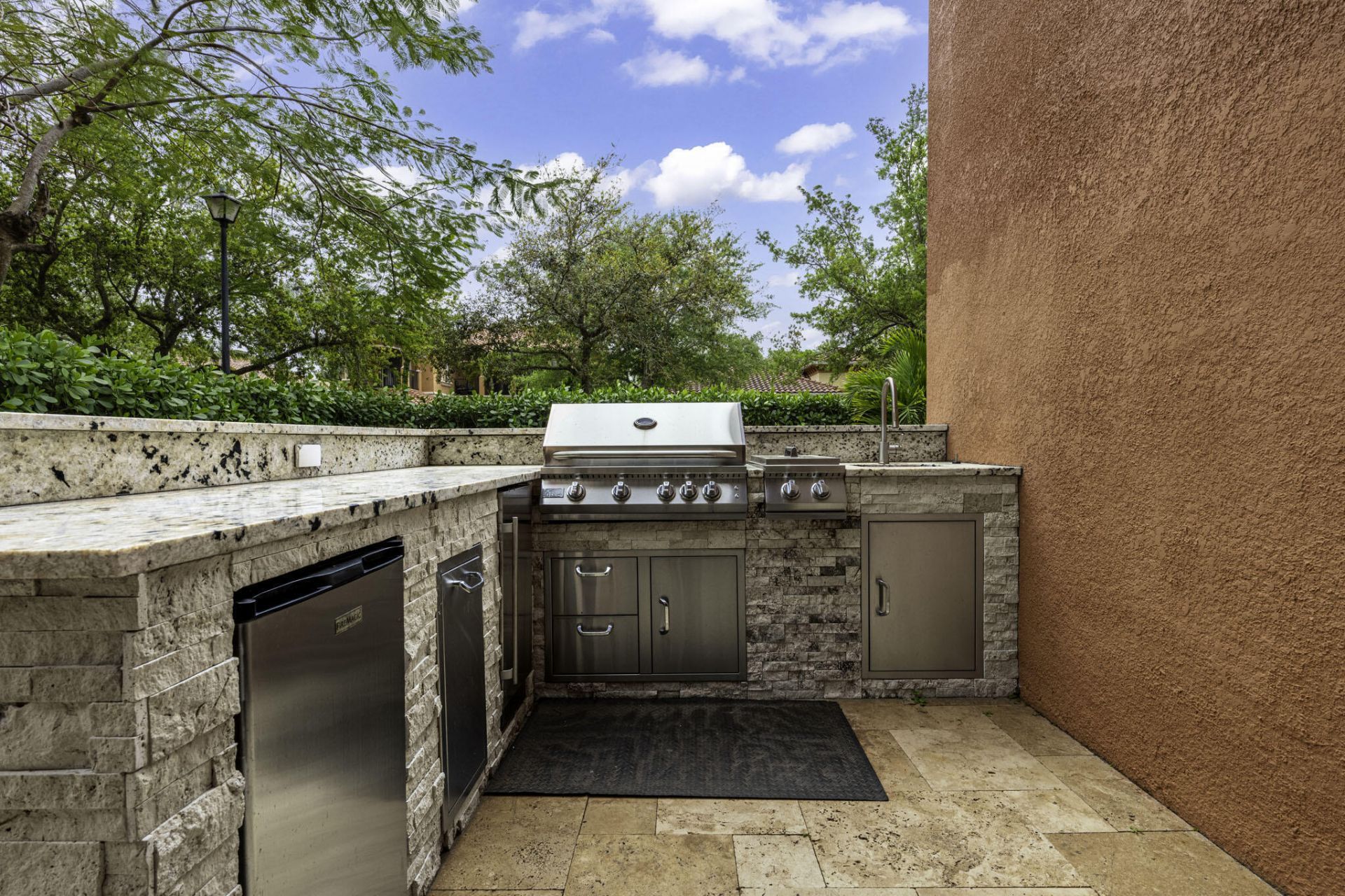658 Cresta Circle, West Palm Beach, FL 33413 Photo