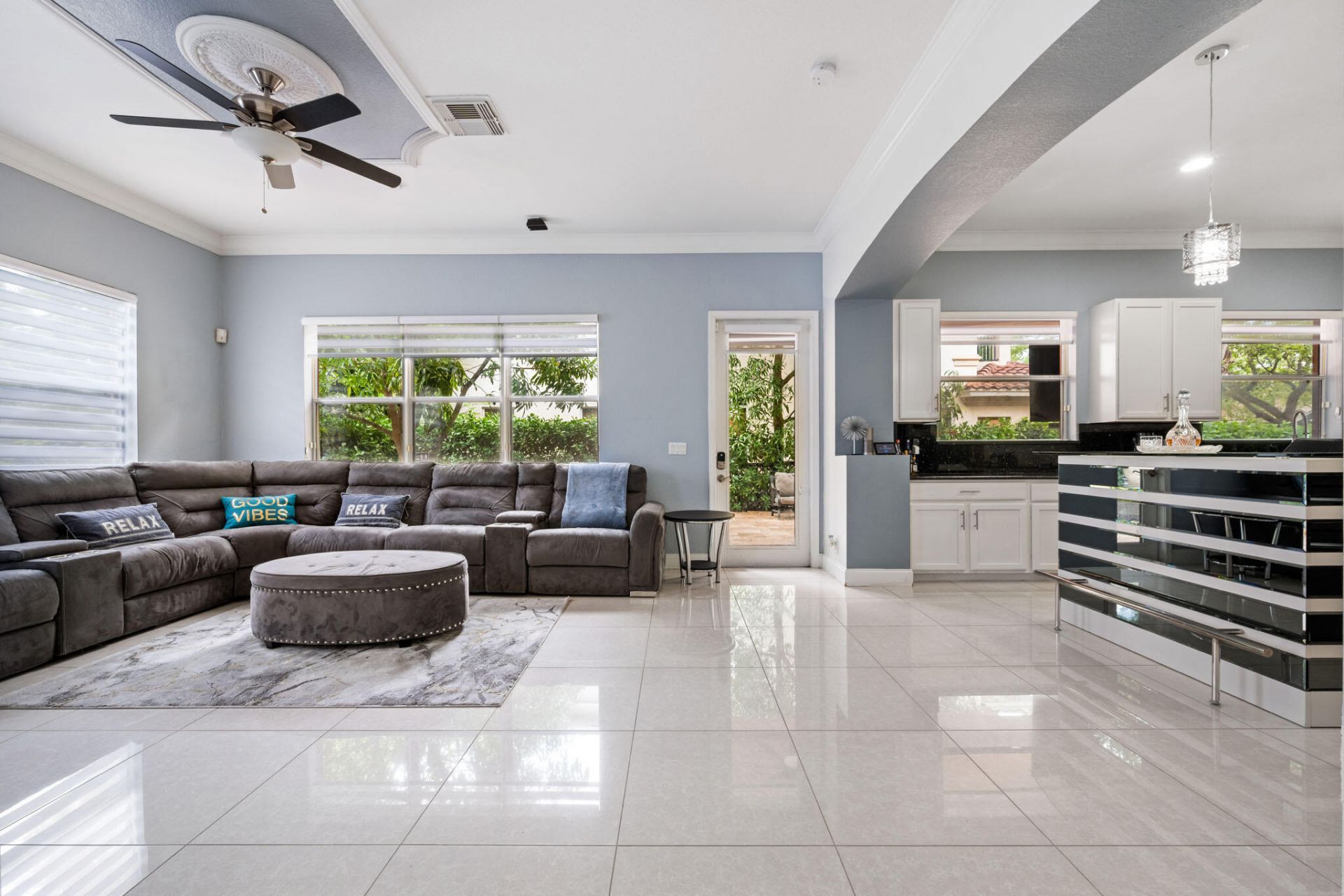 658 Cresta Circle, West Palm Beach, FL 33413 Photo