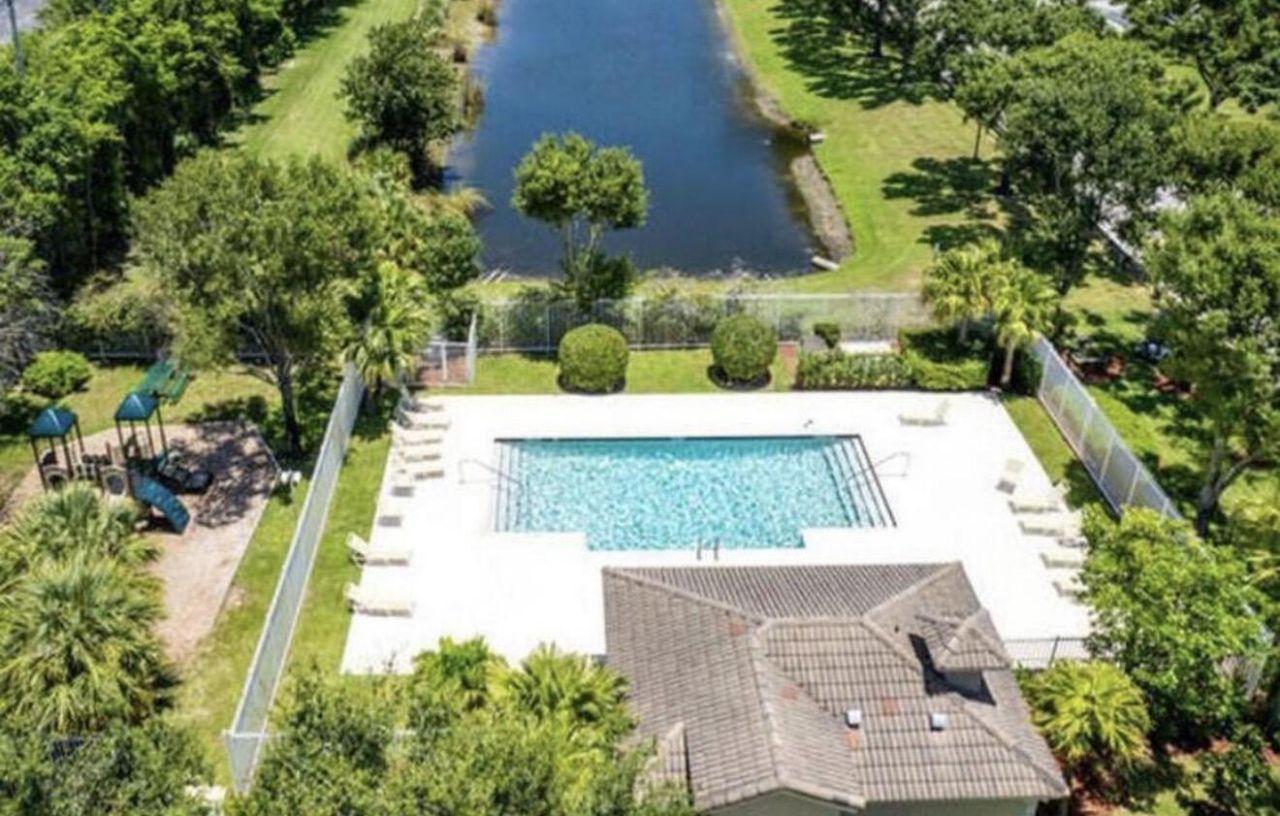 816 Summit Lake Drive, West Palm Beach, FL 33406 Photo