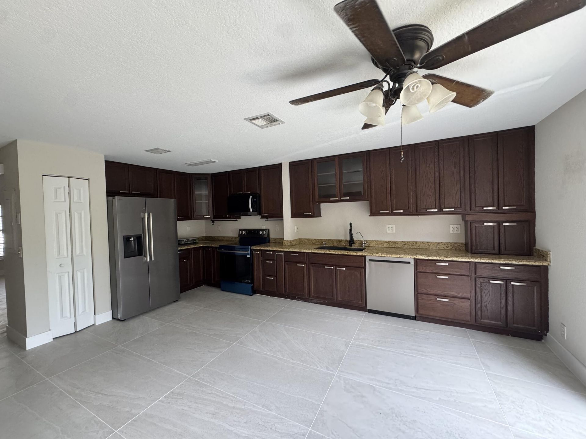 816 Summit Lake Drive, West Palm Beach, FL 33406 Photo