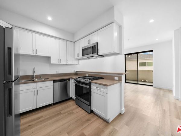 5612 Lexington Avenue, Unit 204, Los Angeles, CA 90038