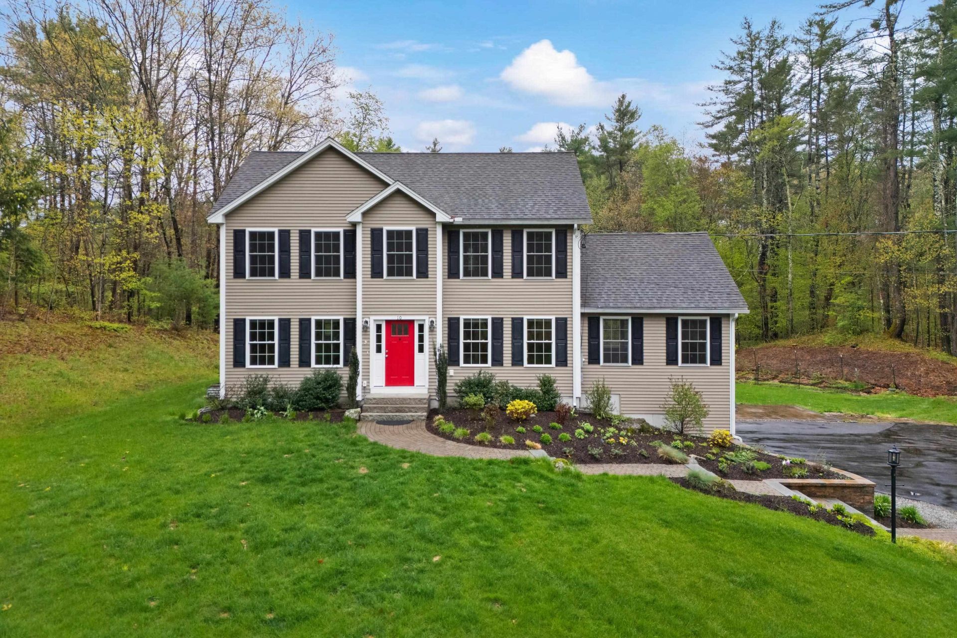 10 Wood Circle, Goffstown, NH 03045 Main Photo