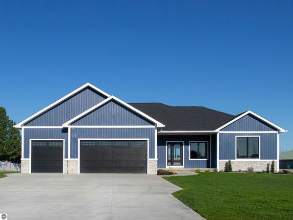 2816 Crossroads Drive W, Bay City, MI 00000