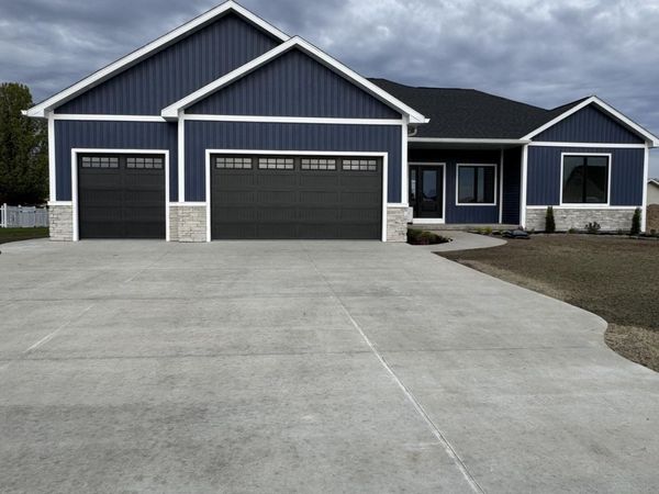 2816 Crossroads Drive W, Bay City, MI 00000