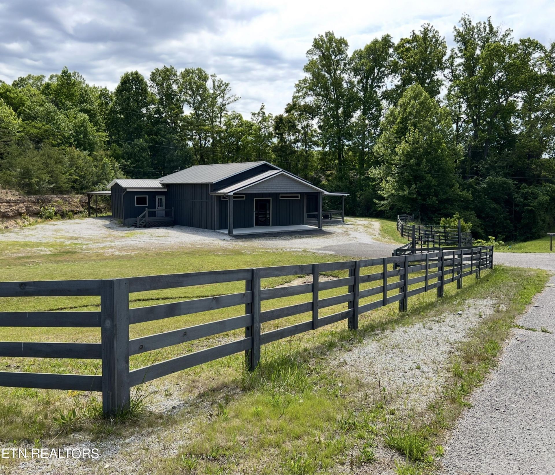 163 Underpass Drive, Oneida, TN 37841 Main Photo
