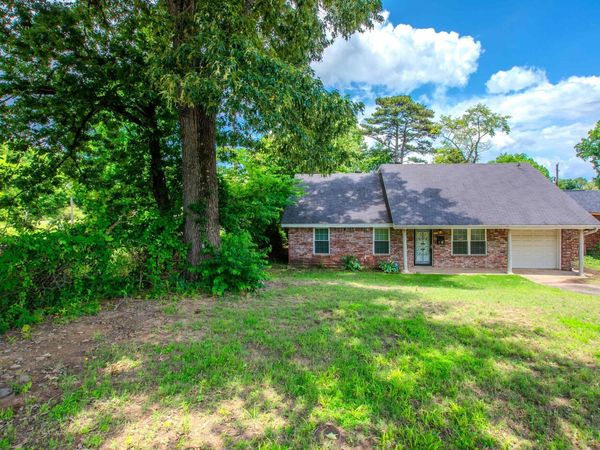 9308 W 6Th St, Little Rock, AR 72205