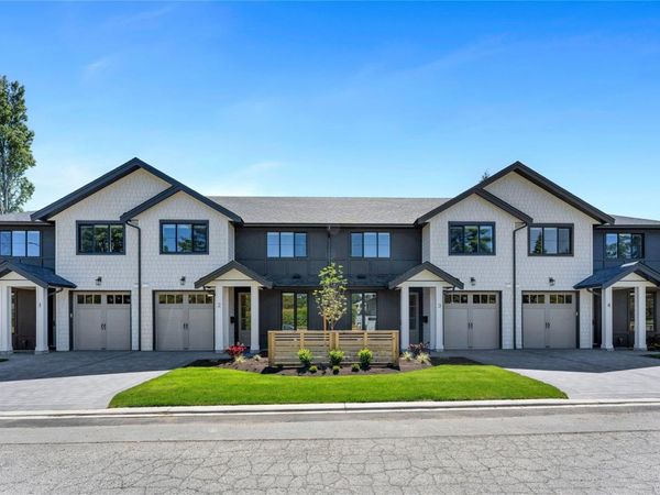 3333 Henderson Rd, Unit #2, Oak Bay, BC V8Z 3P3